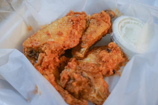 Wings at Mineo's