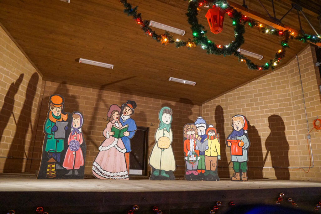 A OneMile Drive Through the Clinton Christmas LightUp