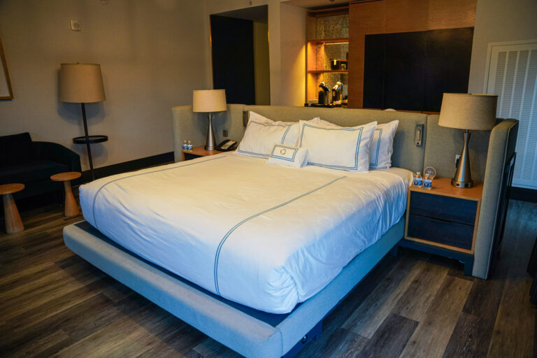 The Oaklander 2000px 8 768x512