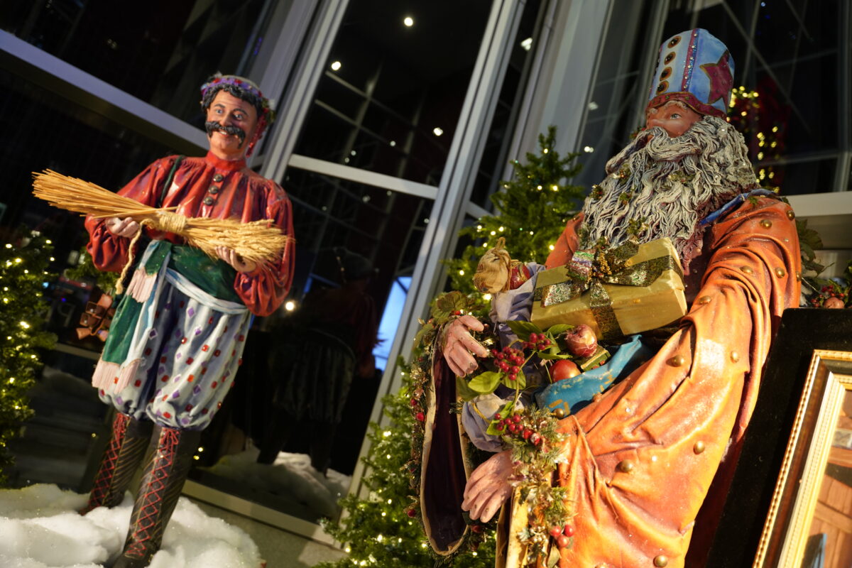 International Santas International Santas